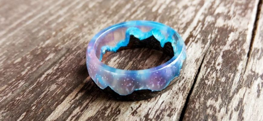 An epoxy resin ring