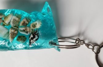 Keychain made of epoxy resin with your own hands