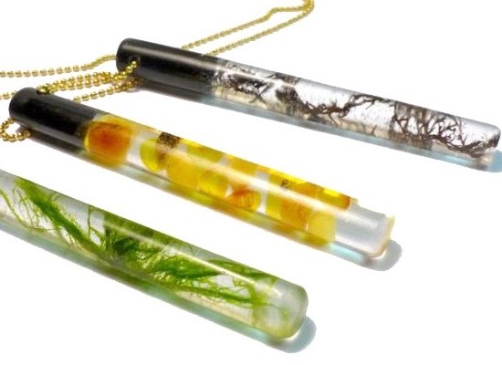 Pendants with dried flowers