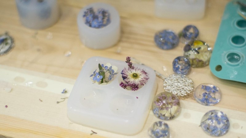 Dried flower in mold